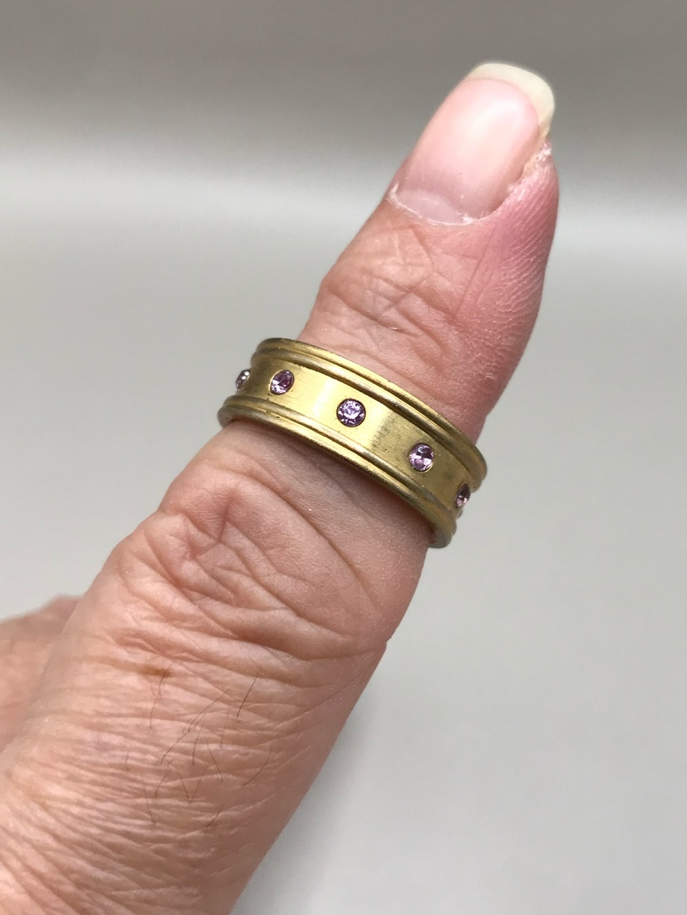 Matte Gold-Tone Ring with Lilac Crystal Accents - Picture 3 of 5